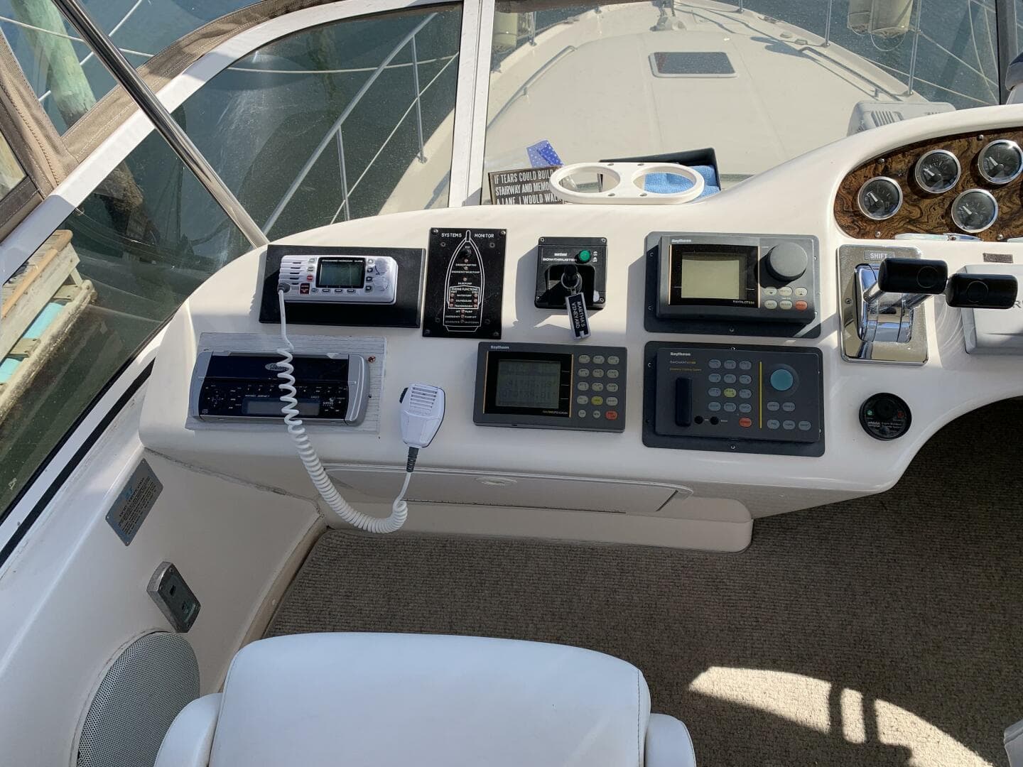 1997 Sea Ray 420 Aft Cabin — photo 35