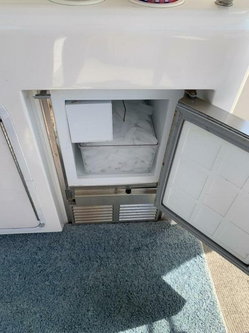 1997 Sea Ray 420 Aft Cabin — photo 103