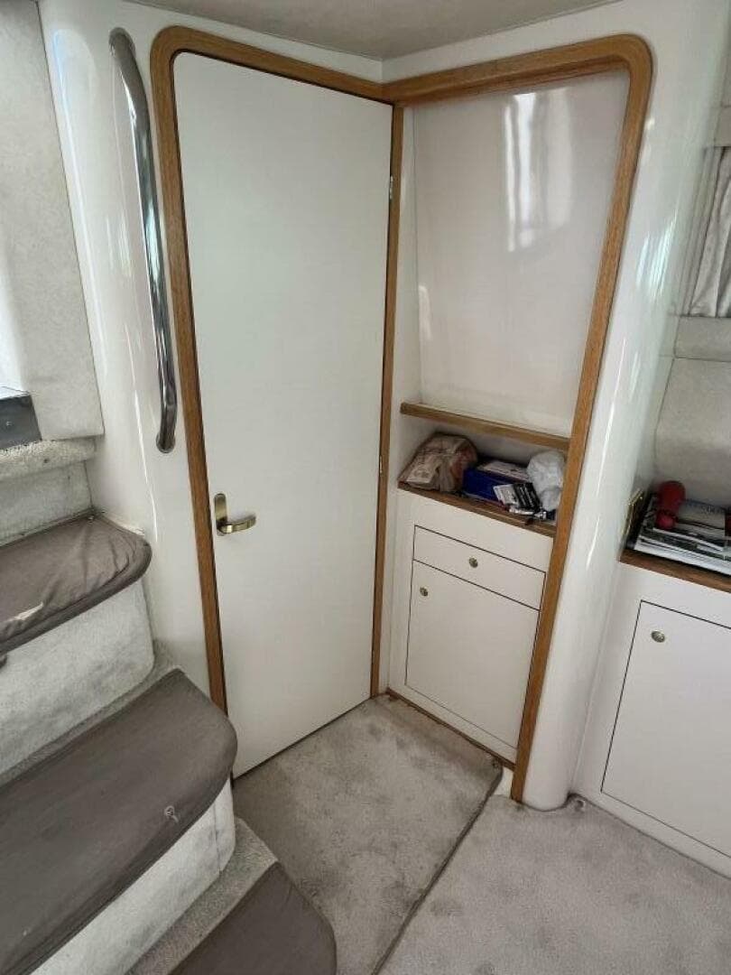 1997 Sea Ray 420 Aft Cabin — photo 83