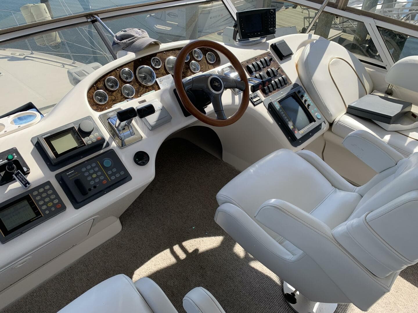 1997 Sea Ray 420 Aft Cabin — photo 33