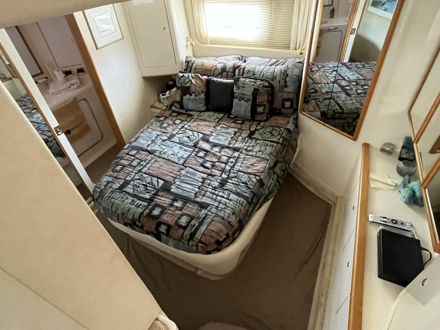 1997 Sea Ray 420 Aft Cabin — photo 88