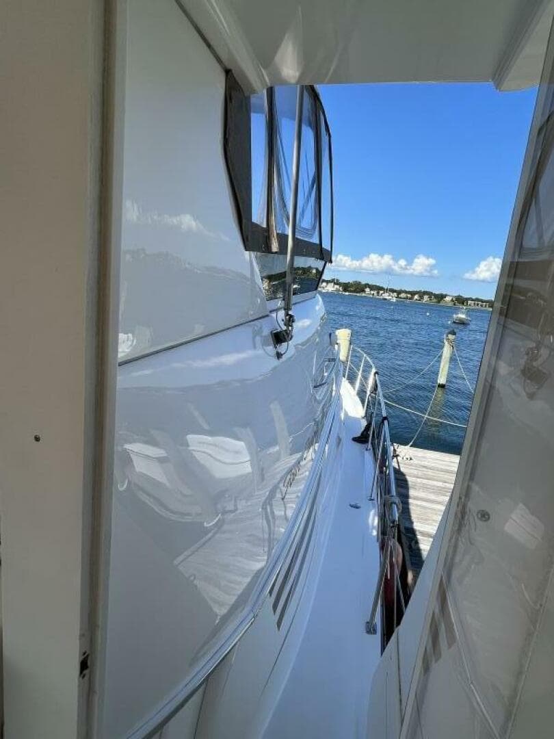 1997 Sea Ray 420 Aft Cabin — photo 21