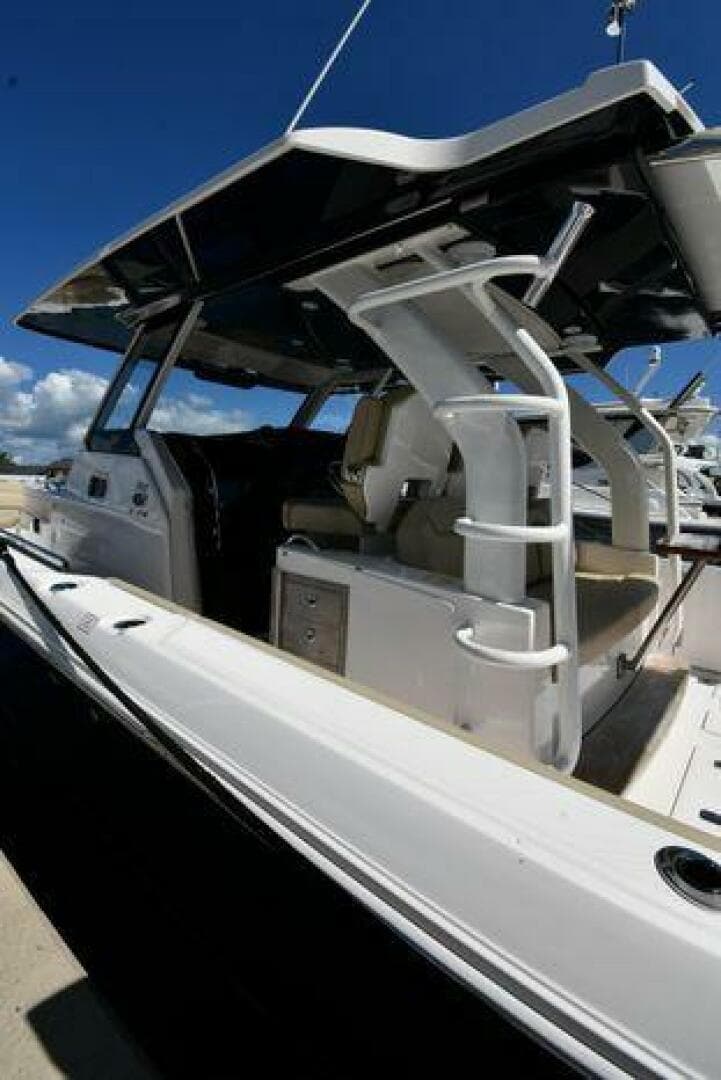 2019 Pursuit S 408 Sport — photo 3