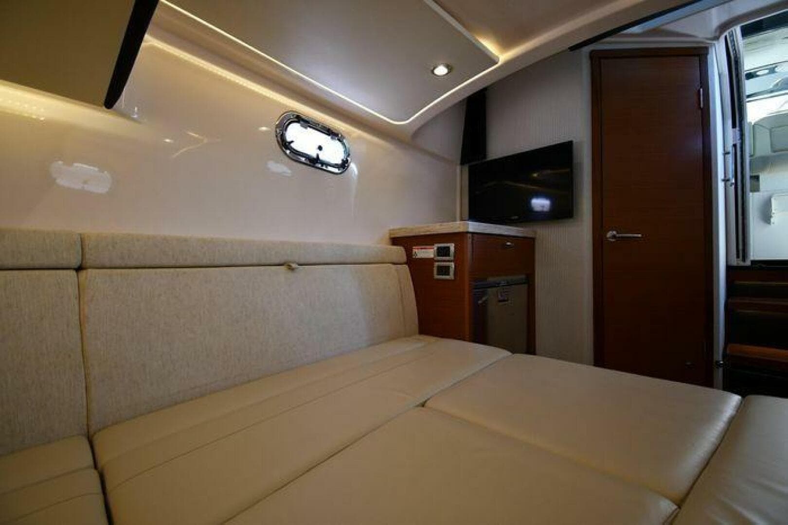 2019 Pursuit S 408 Sport — photo 61