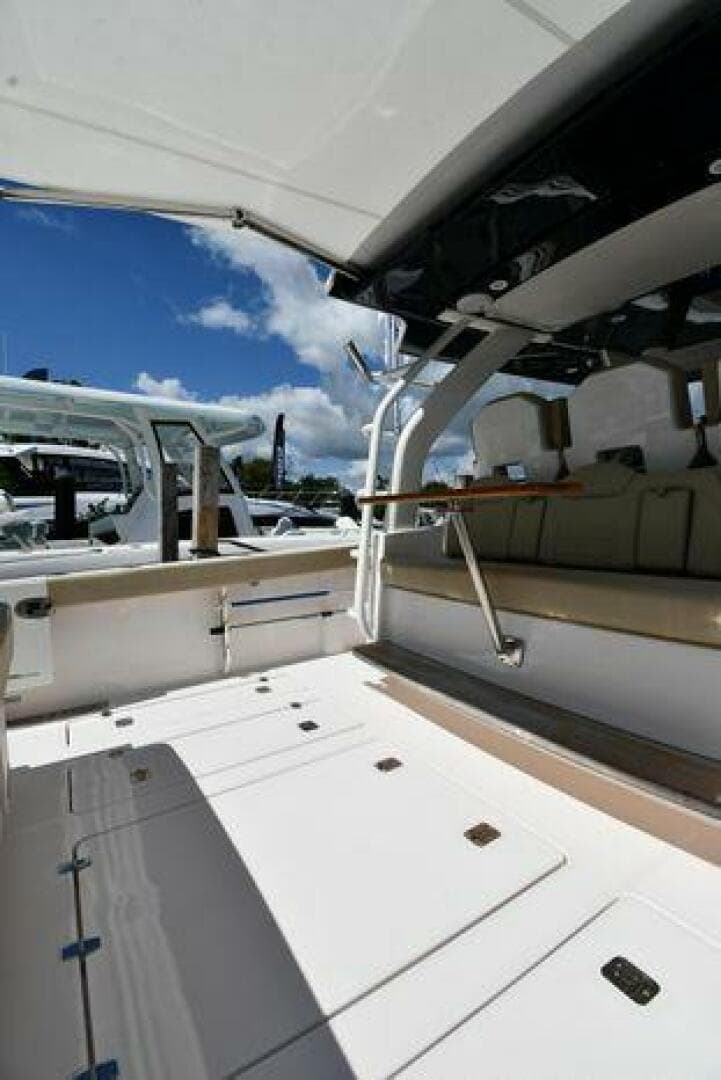 2019 Pursuit S 408 Sport — photo 24