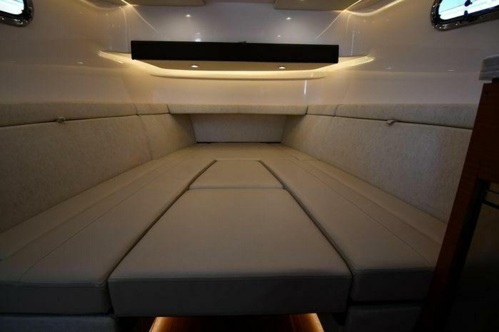 2019 Pursuit S 408 Sport — photo 57