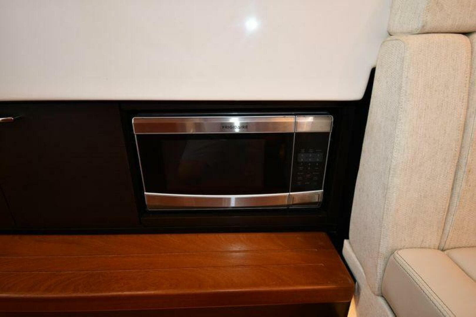 2019 Pursuit S 408 Sport — photo 63