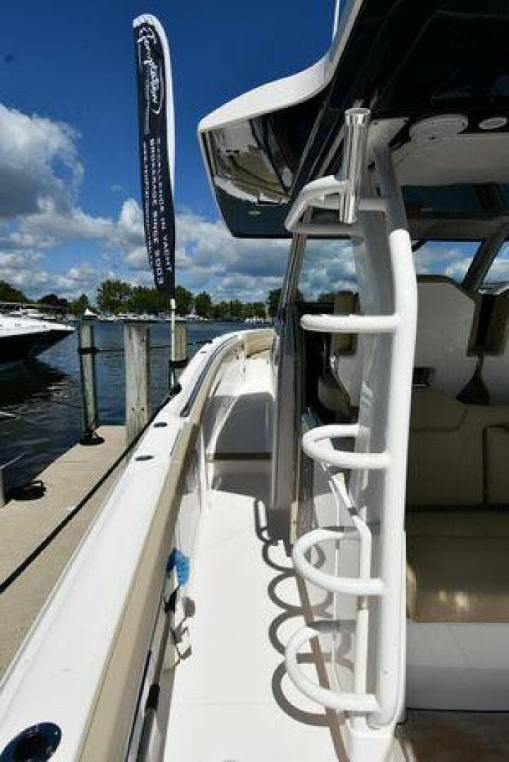 2019 Pursuit S 408 Sport — photo 39