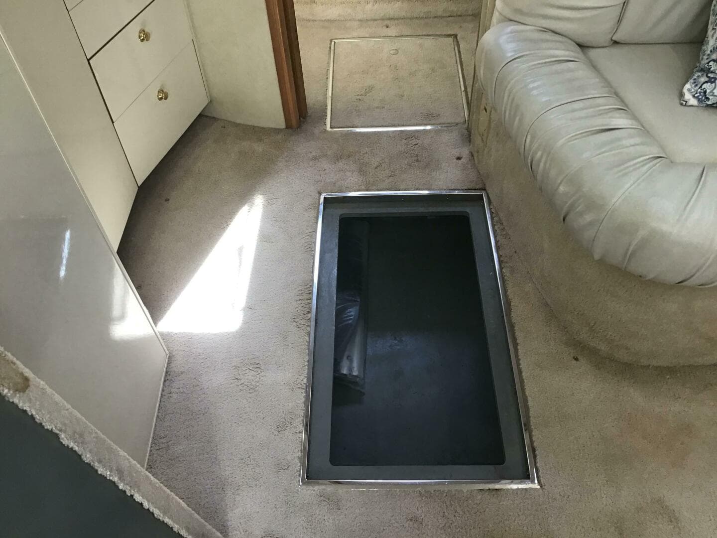 1997 Sea Ray 370 Express — photo 33