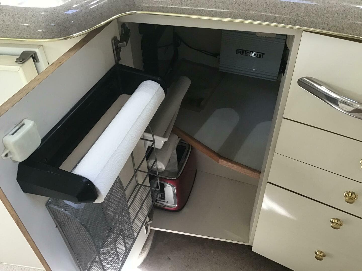 1997 Sea Ray 370 Express — photo 29