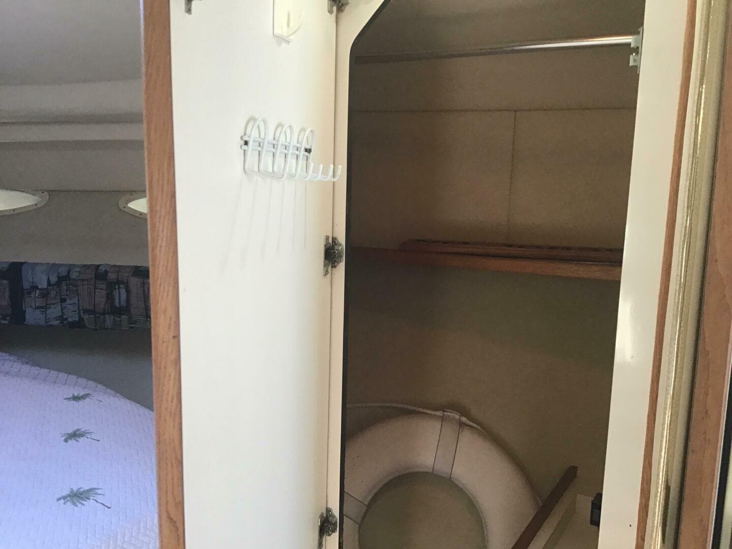 1997 Sea Ray 370 Express — photo 35