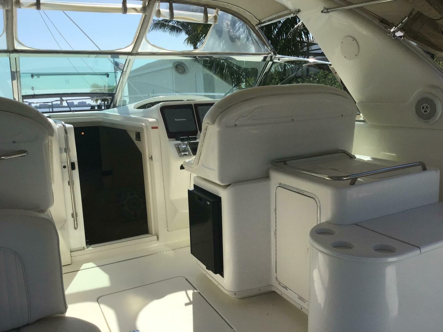 1997 Sea Ray 370 Express — photo 19
