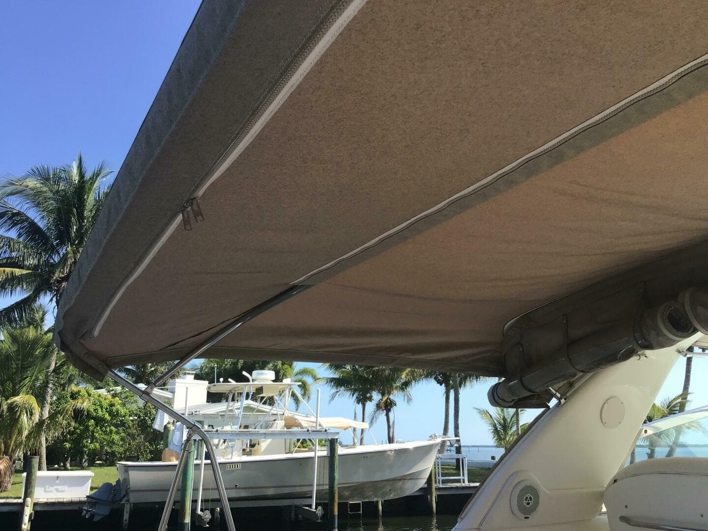 1997 Sea Ray 370 Express — photo 16