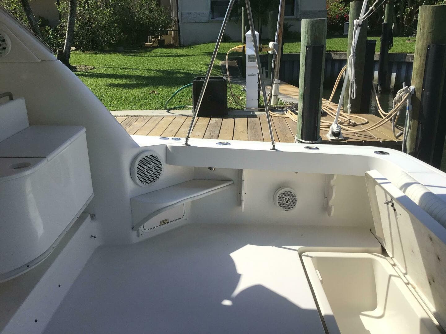 1997 Sea Ray 370 Express — photo 9