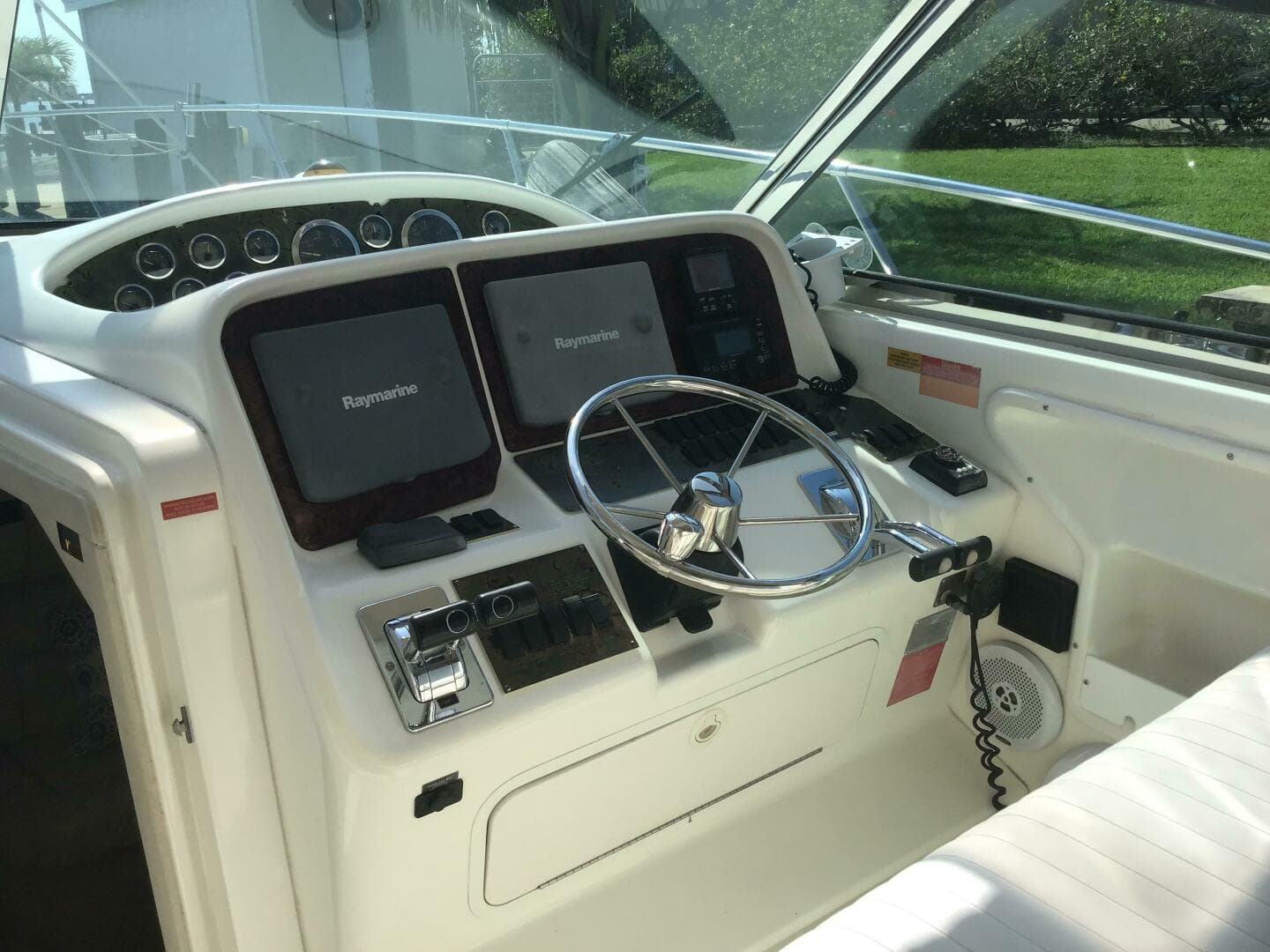 1997 Sea Ray 370 Express — photo 17
