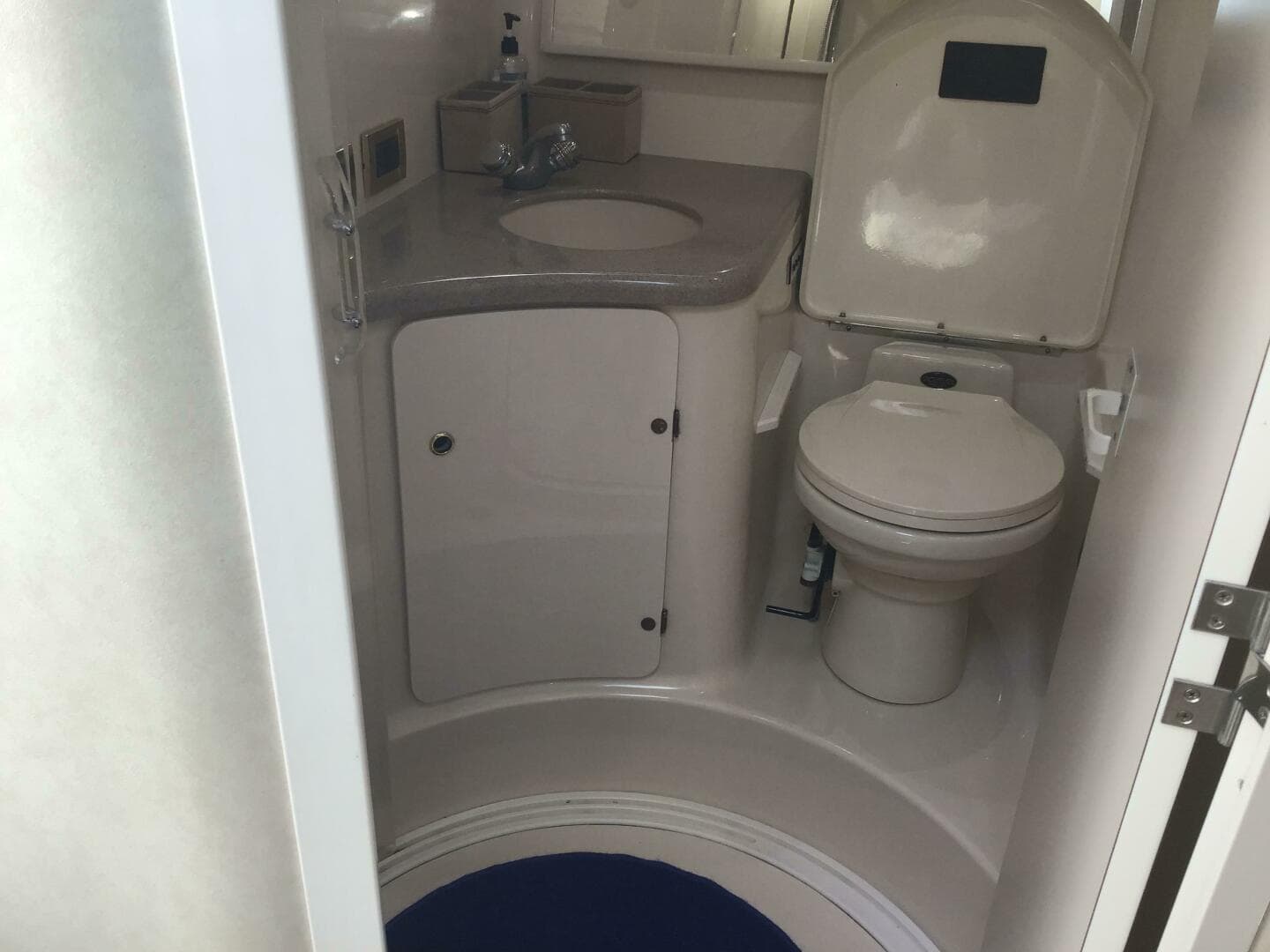 1997 Sea Ray 370 Express — photo 31