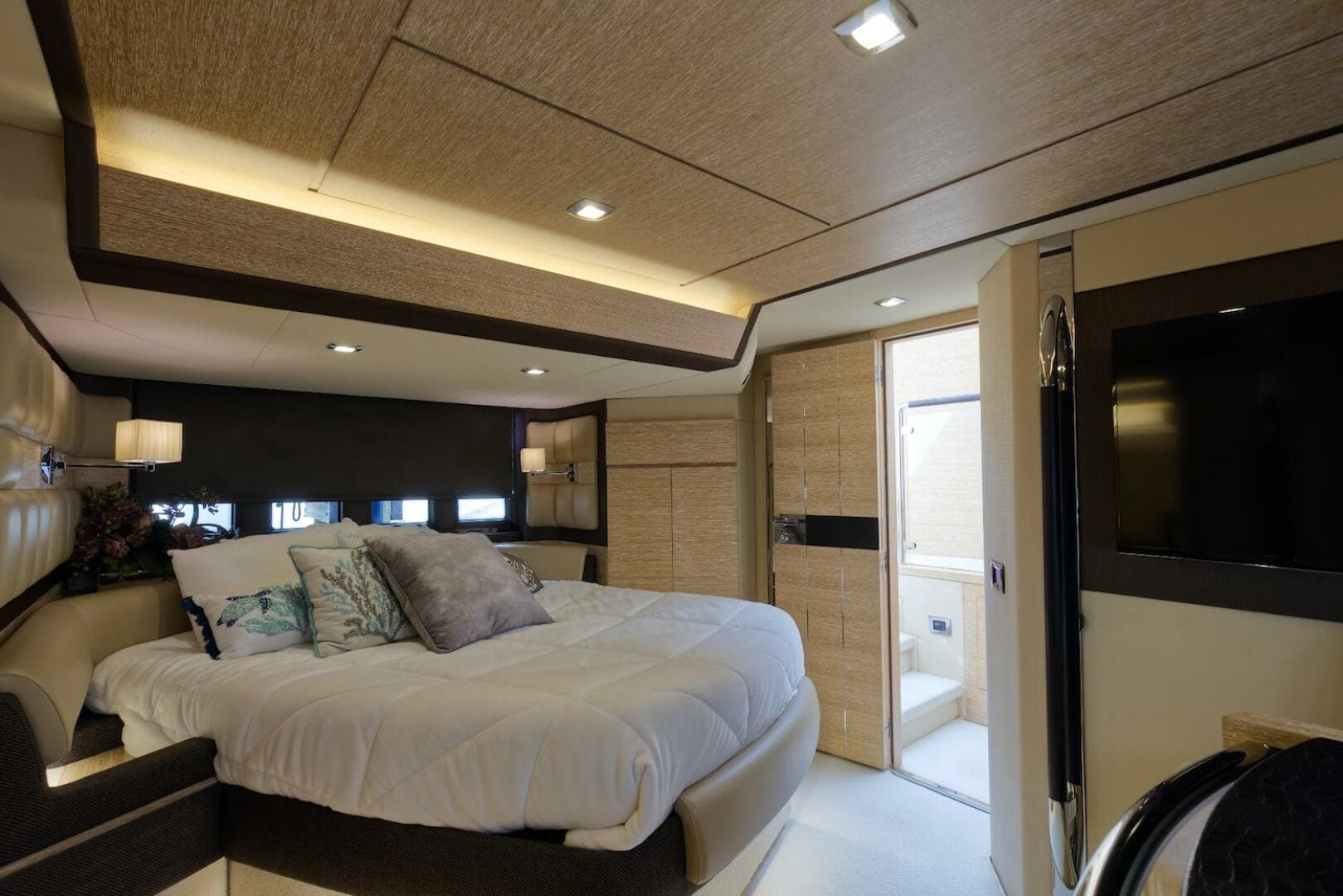 2015 Azimut 64 Flybridge — photo 32