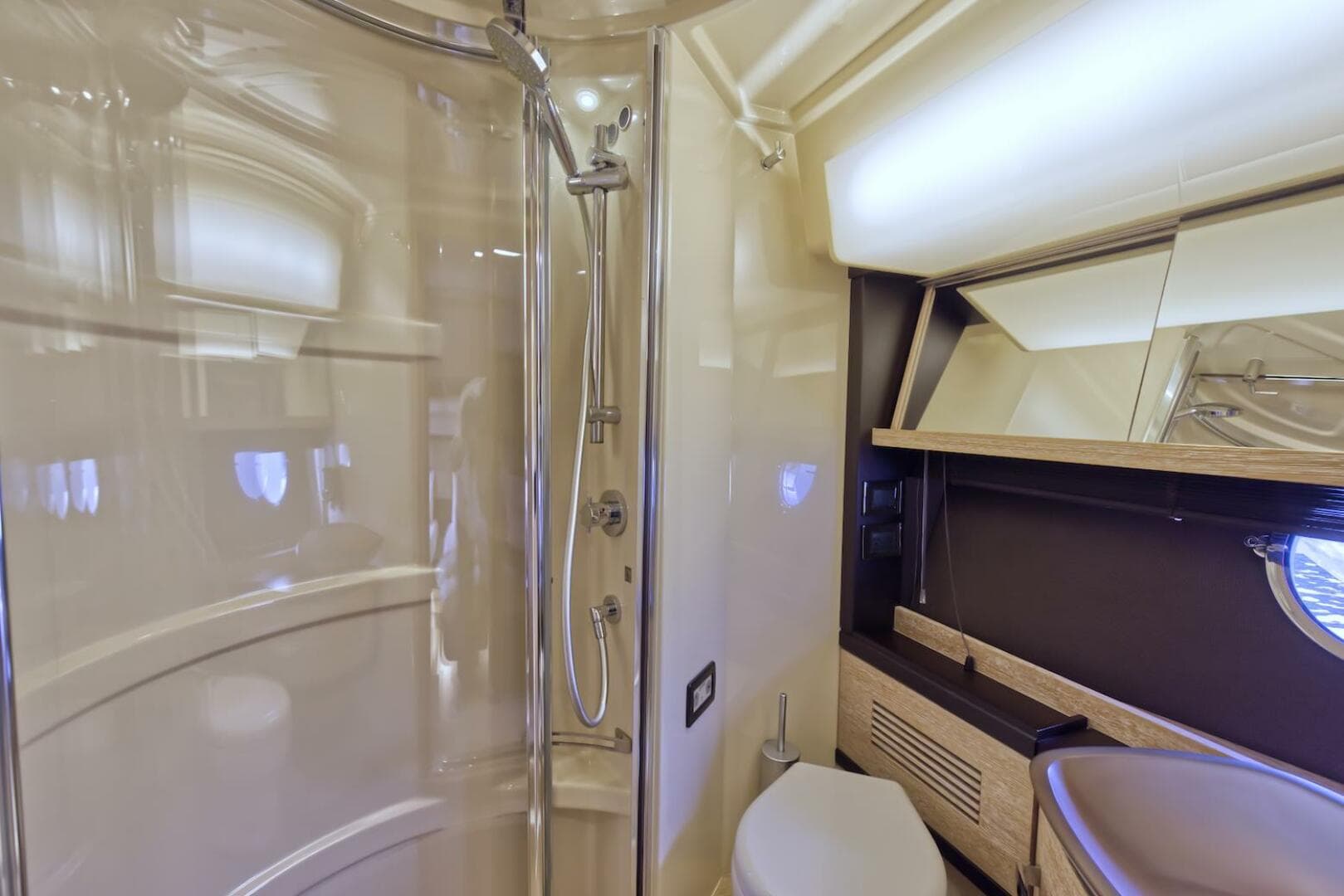 2015 Azimut 64 Flybridge — photo 40