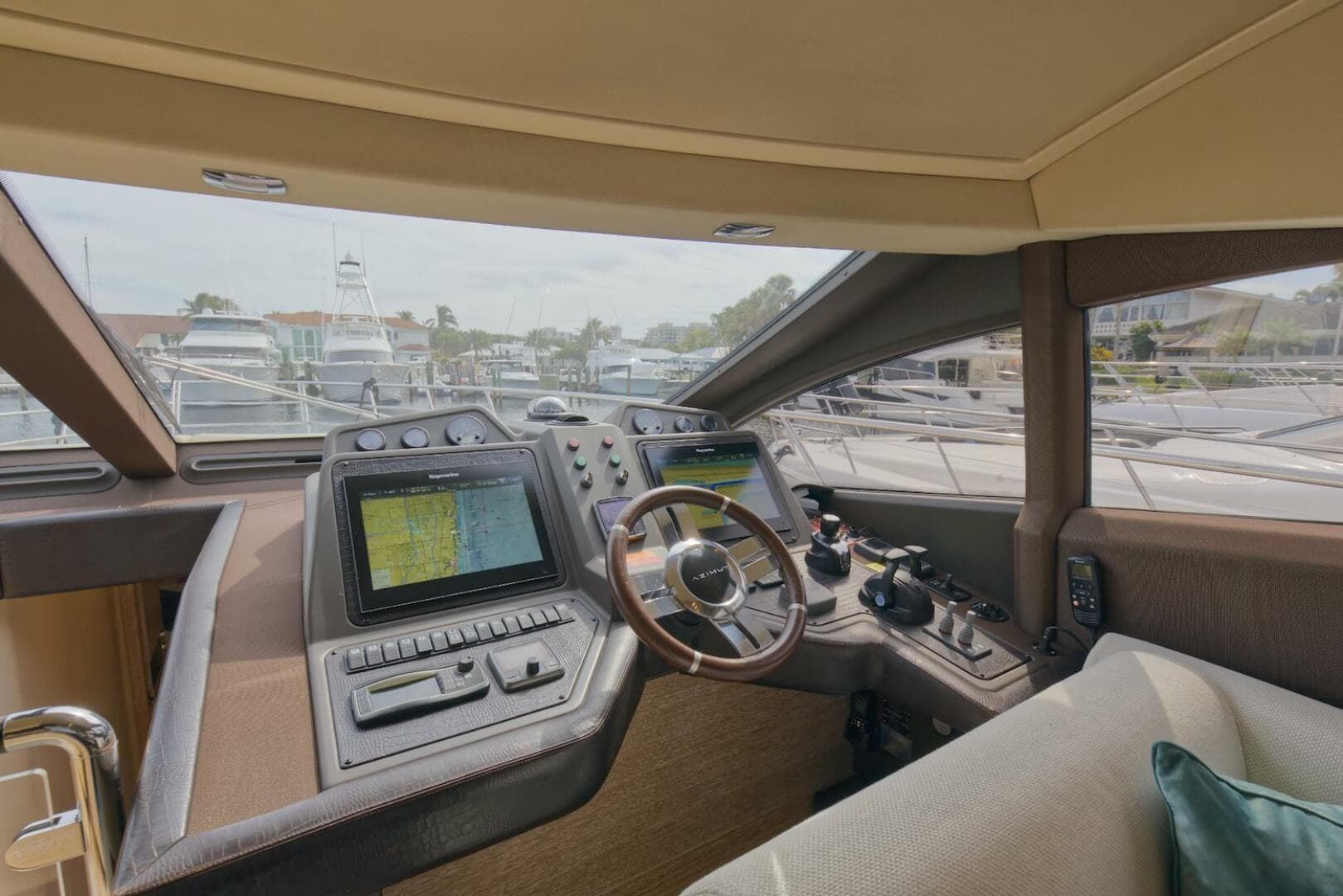 2015 Azimut 64 Flybridge — photo 30