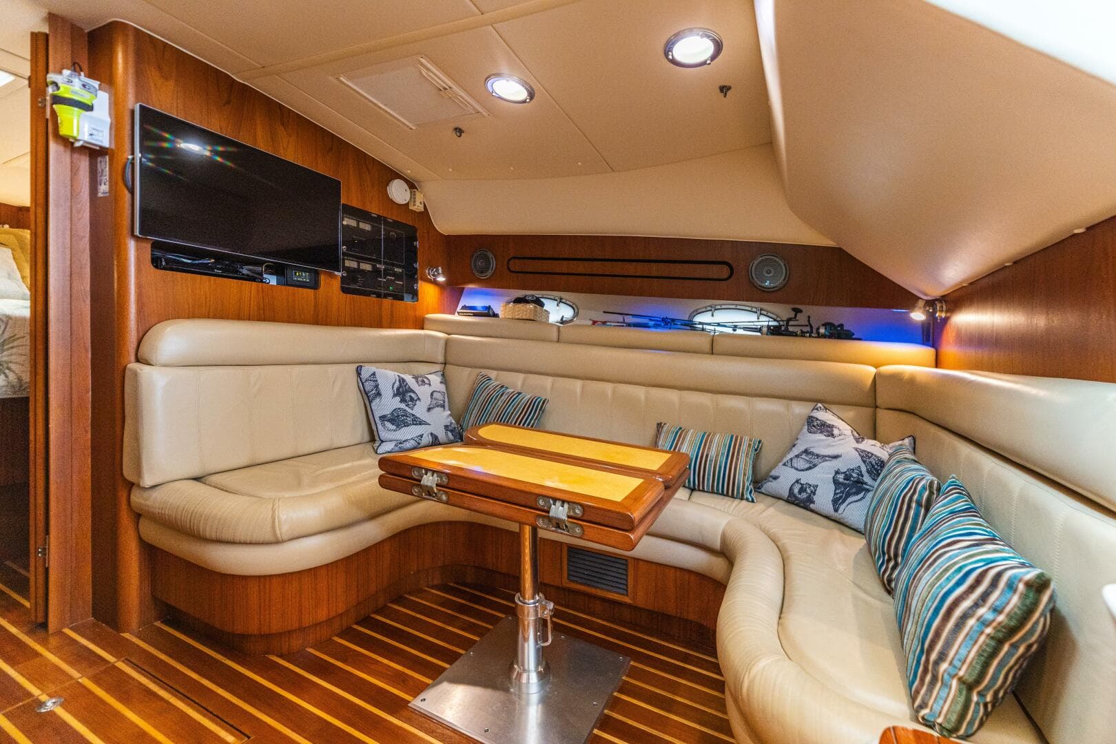 2004 Tiara Yachts 3800 Express — photo 4