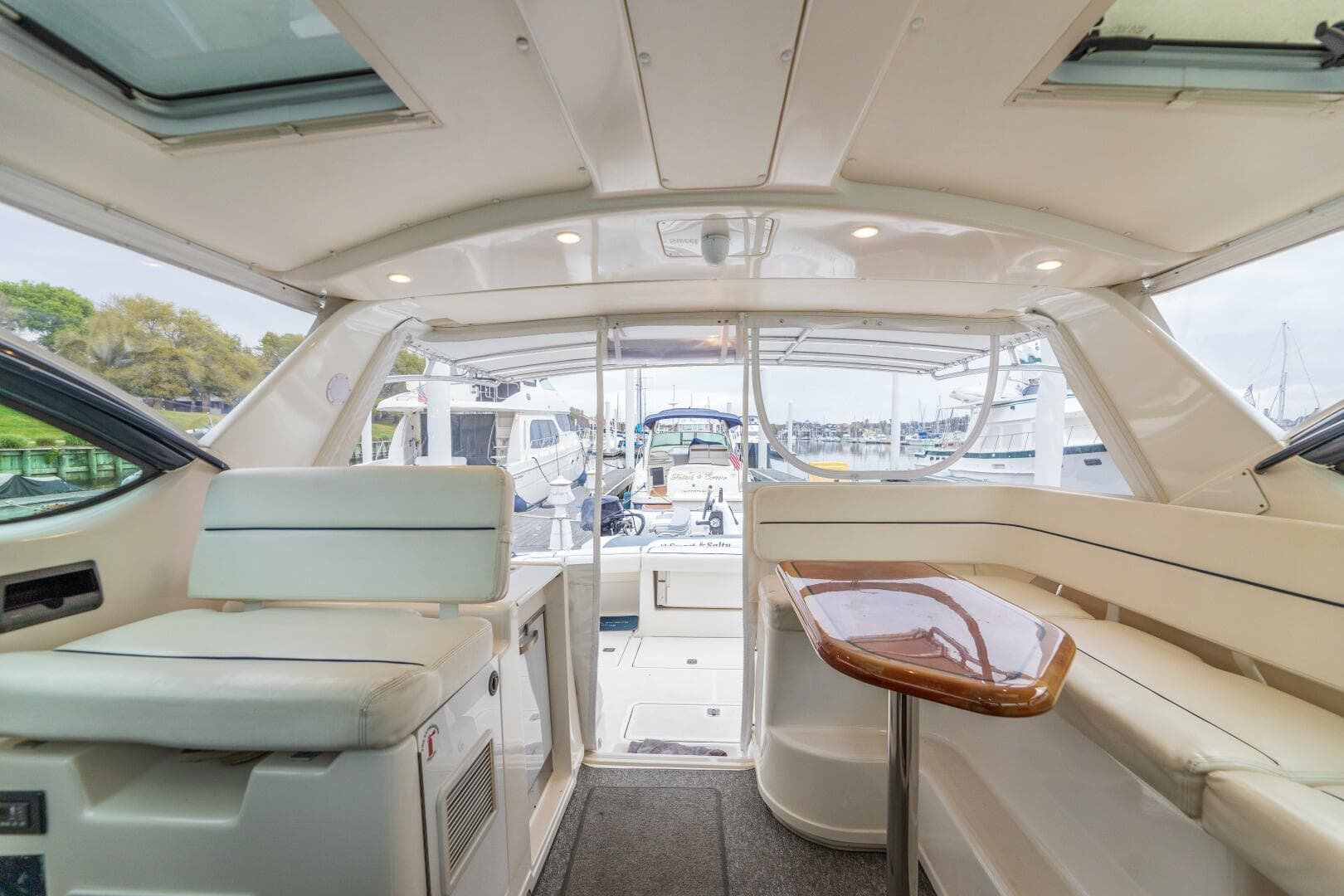 2004 Tiara Yachts 3800 Express — photo 9