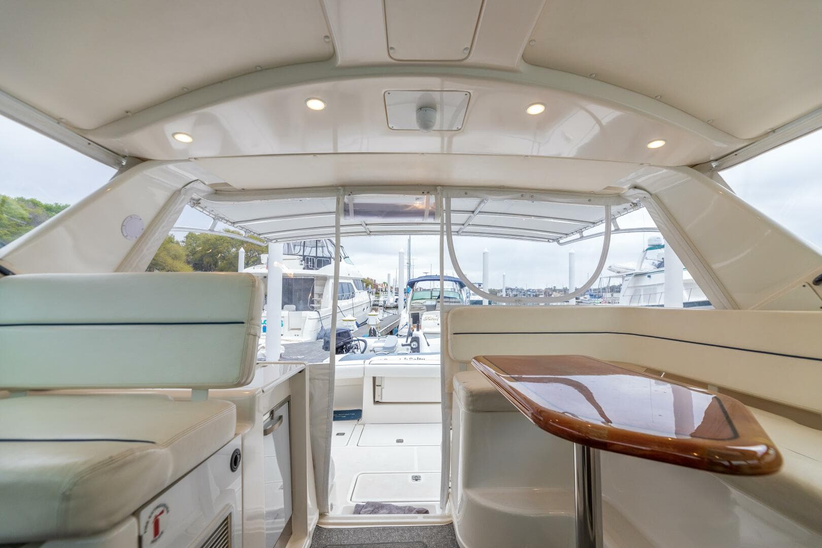 2004 Tiara Yachts 3800 Express — photo 10