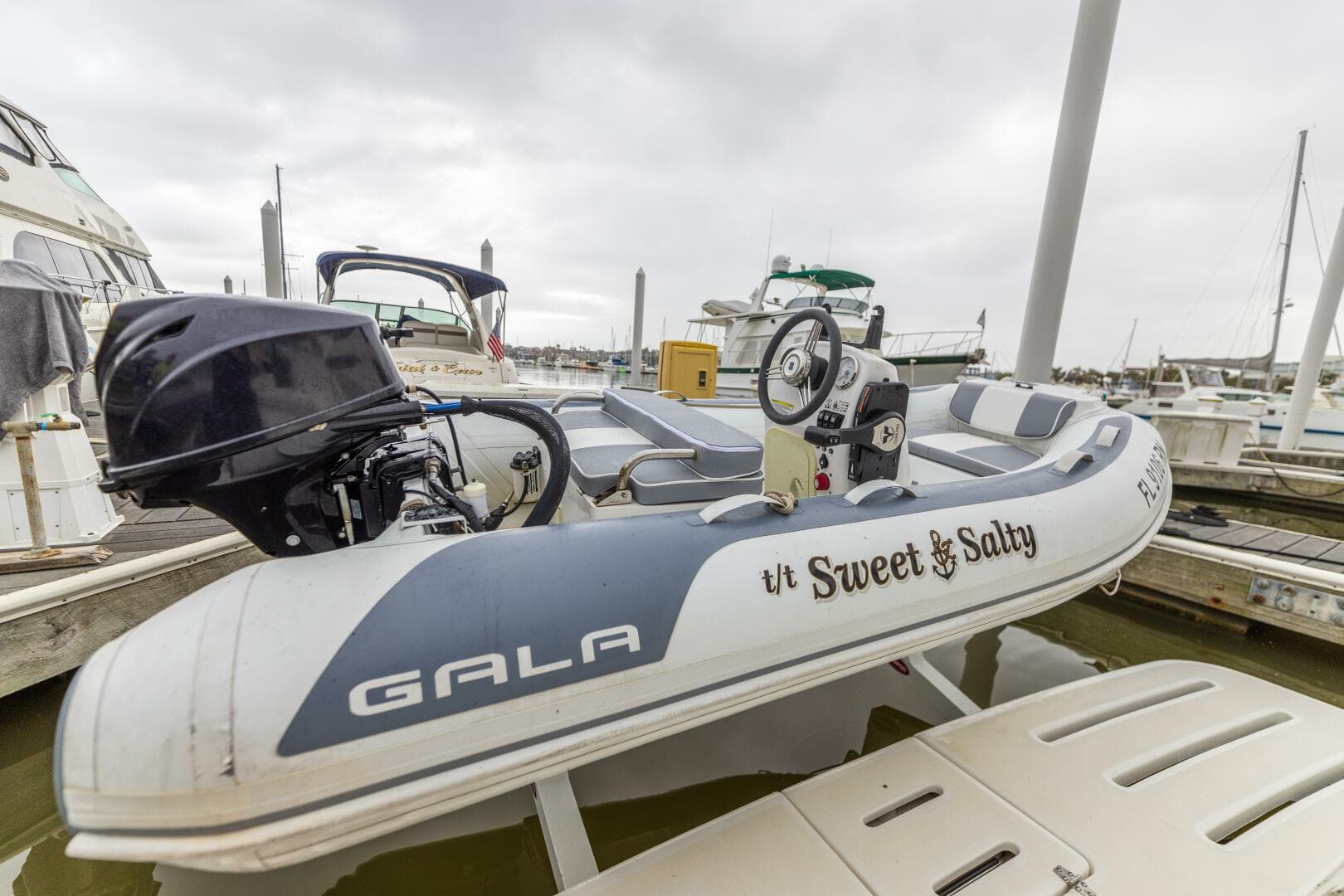 2004 Tiara Yachts 3800 Express — photo 29