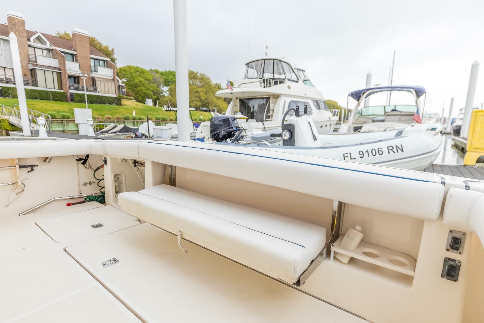 2004 Tiara Yachts 3800 Express — photo 34