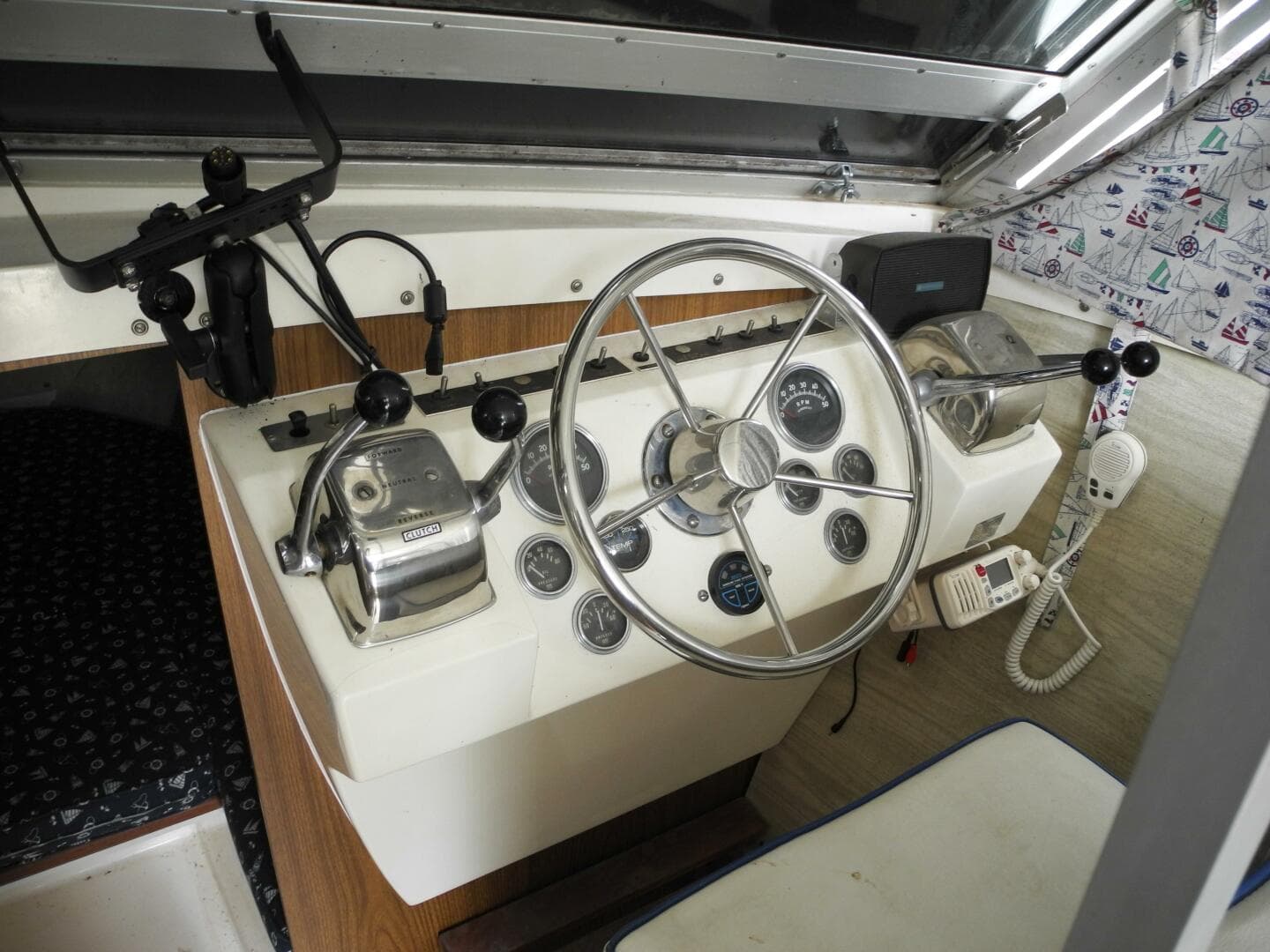 1973 Bertram 28 Sport Fisherman — photo 11