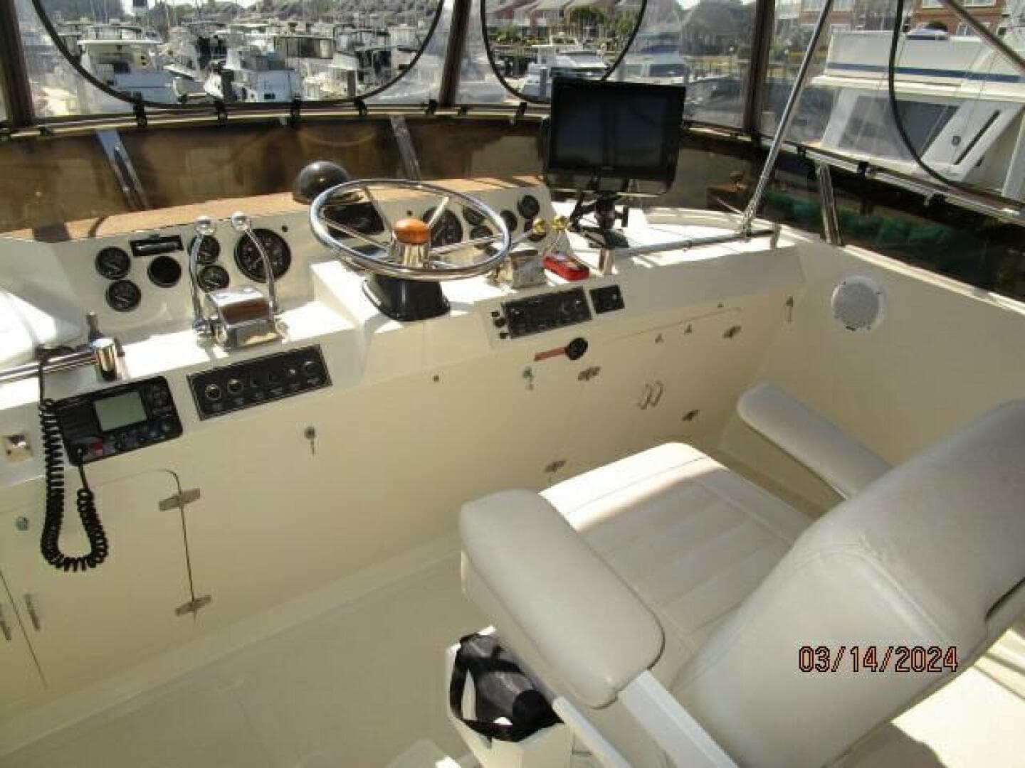 1988 Camargue Cockpit — photo 19