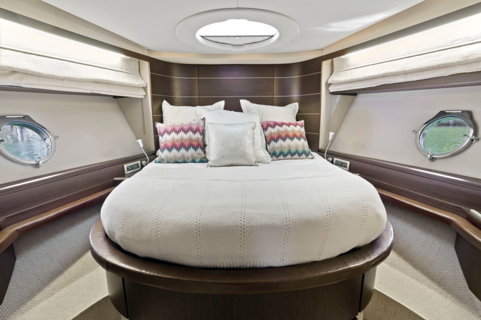 2009 Azimut 68S — photo 20