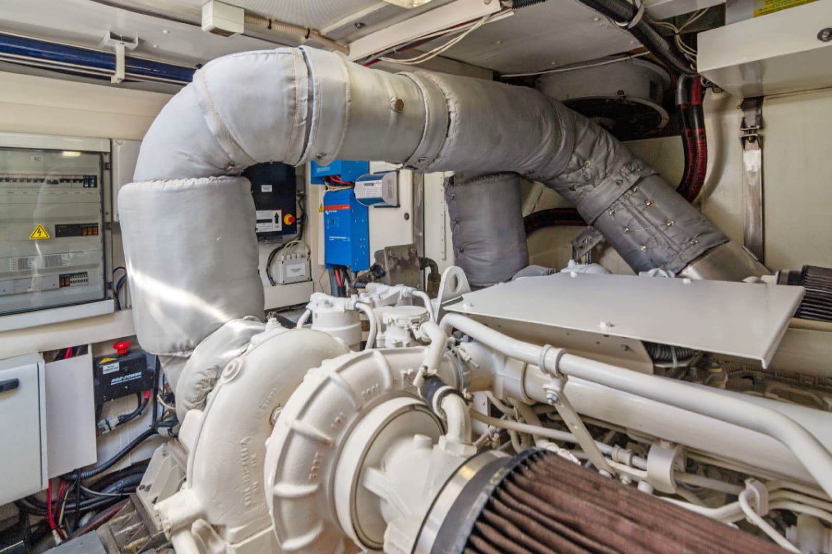 2009 Azimut 68S — photo 31