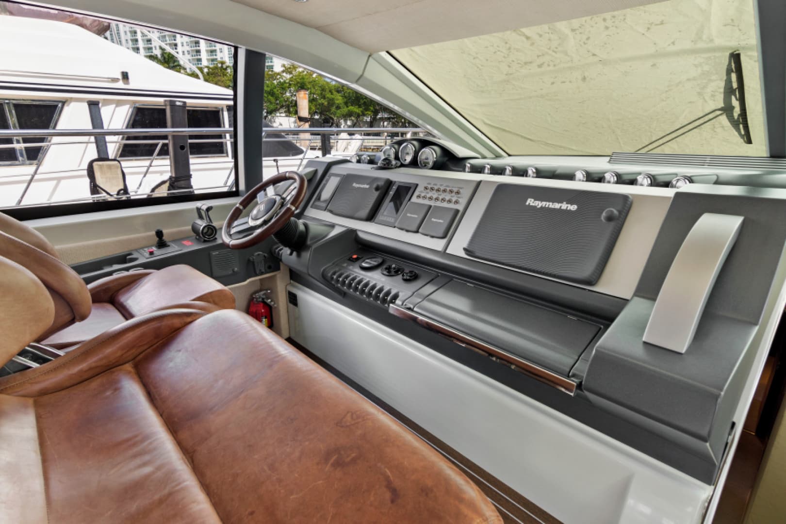 2009 Azimut 68S — photo 14