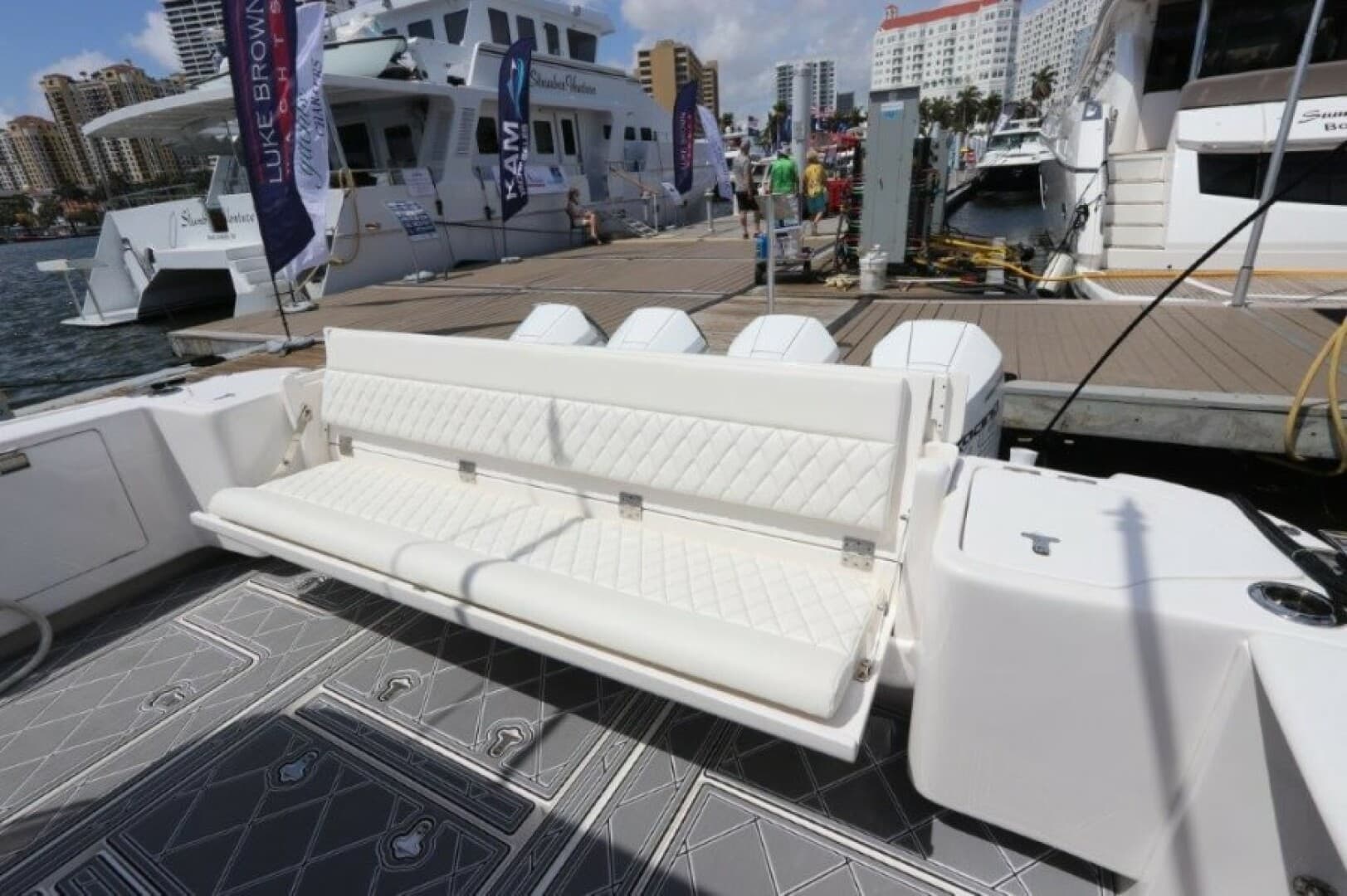 2019 Intrepid 475 Sport Yacht — photo 14