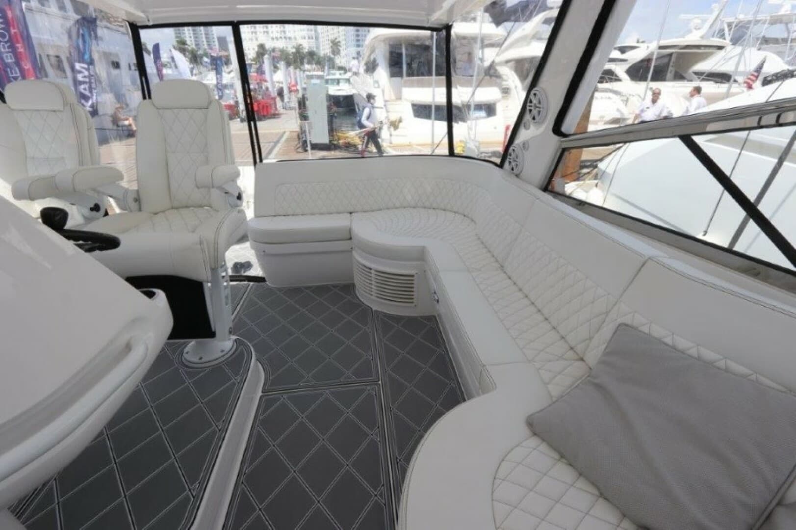 2019 Intrepid 475 Sport Yacht — photo 25