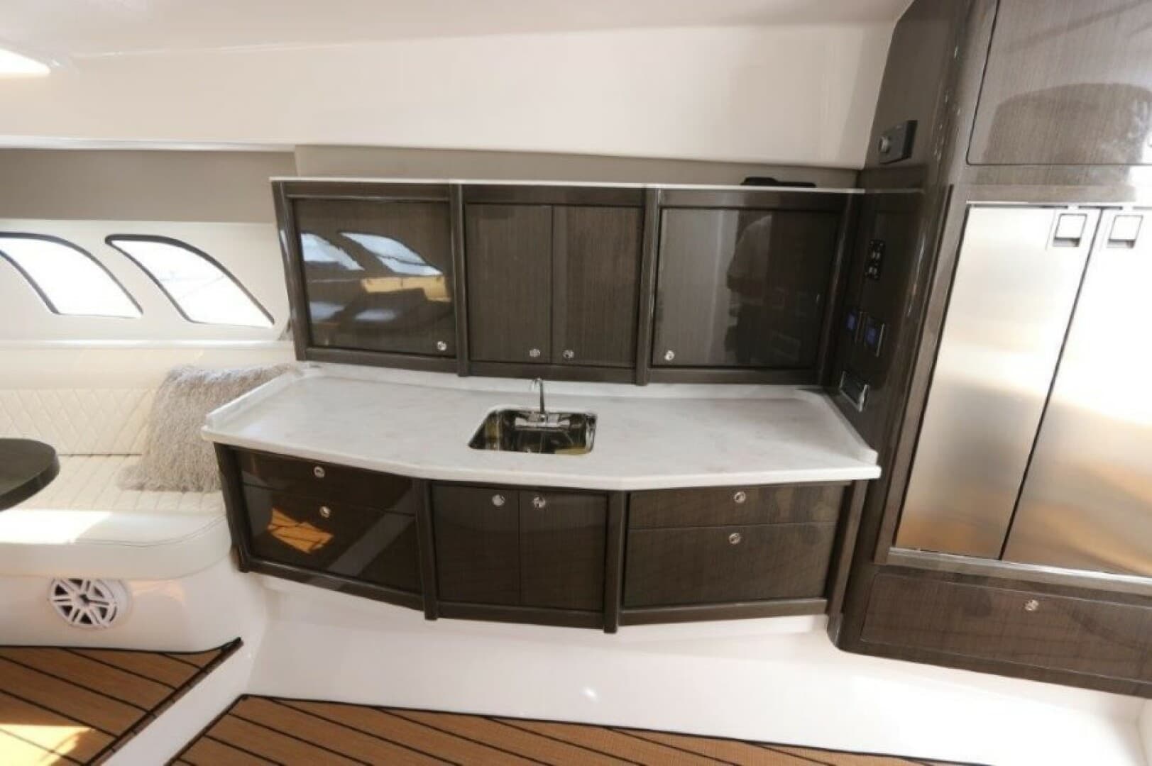 2019 Intrepid 475 Sport Yacht — photo 36