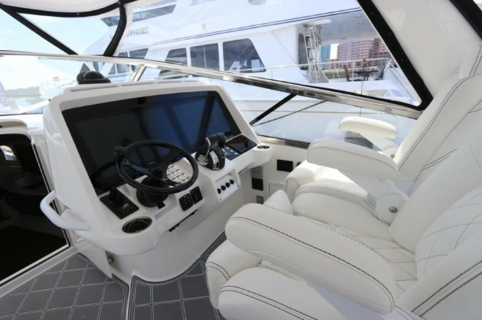 2019 Intrepid 475 Sport Yacht — photo 29