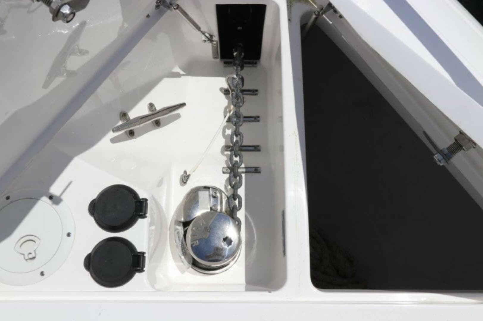2019 Intrepid 475 Sport Yacht — photo 18