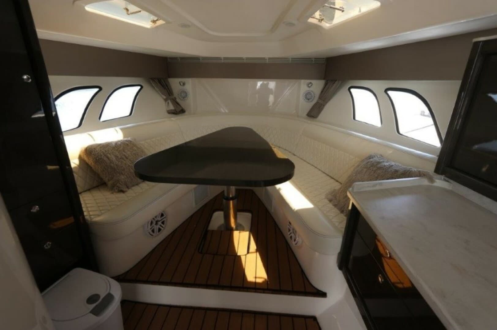 2019 Intrepid 475 Sport Yacht — photo 38