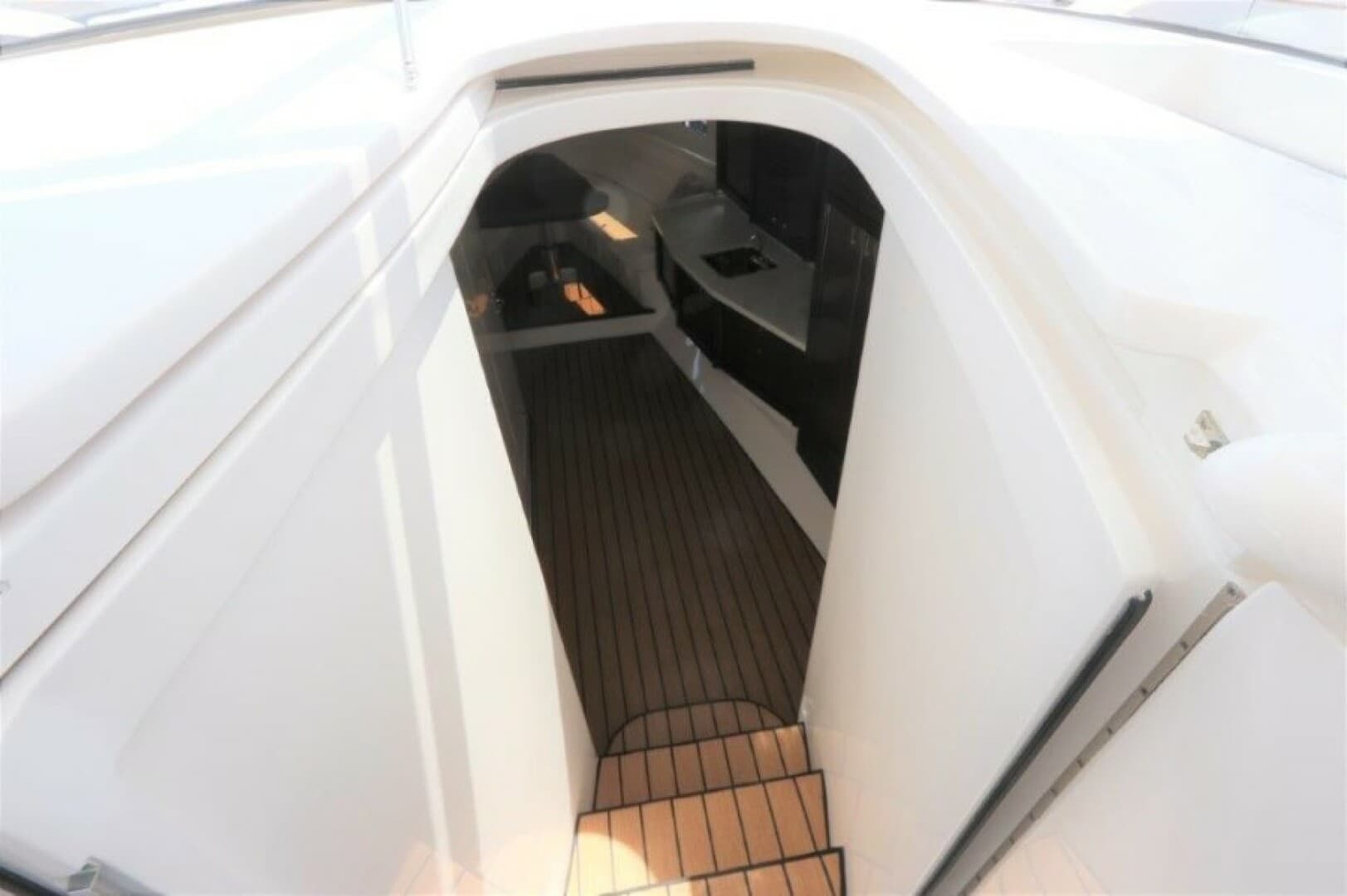 2019 Intrepid 475 Sport Yacht — photo 33