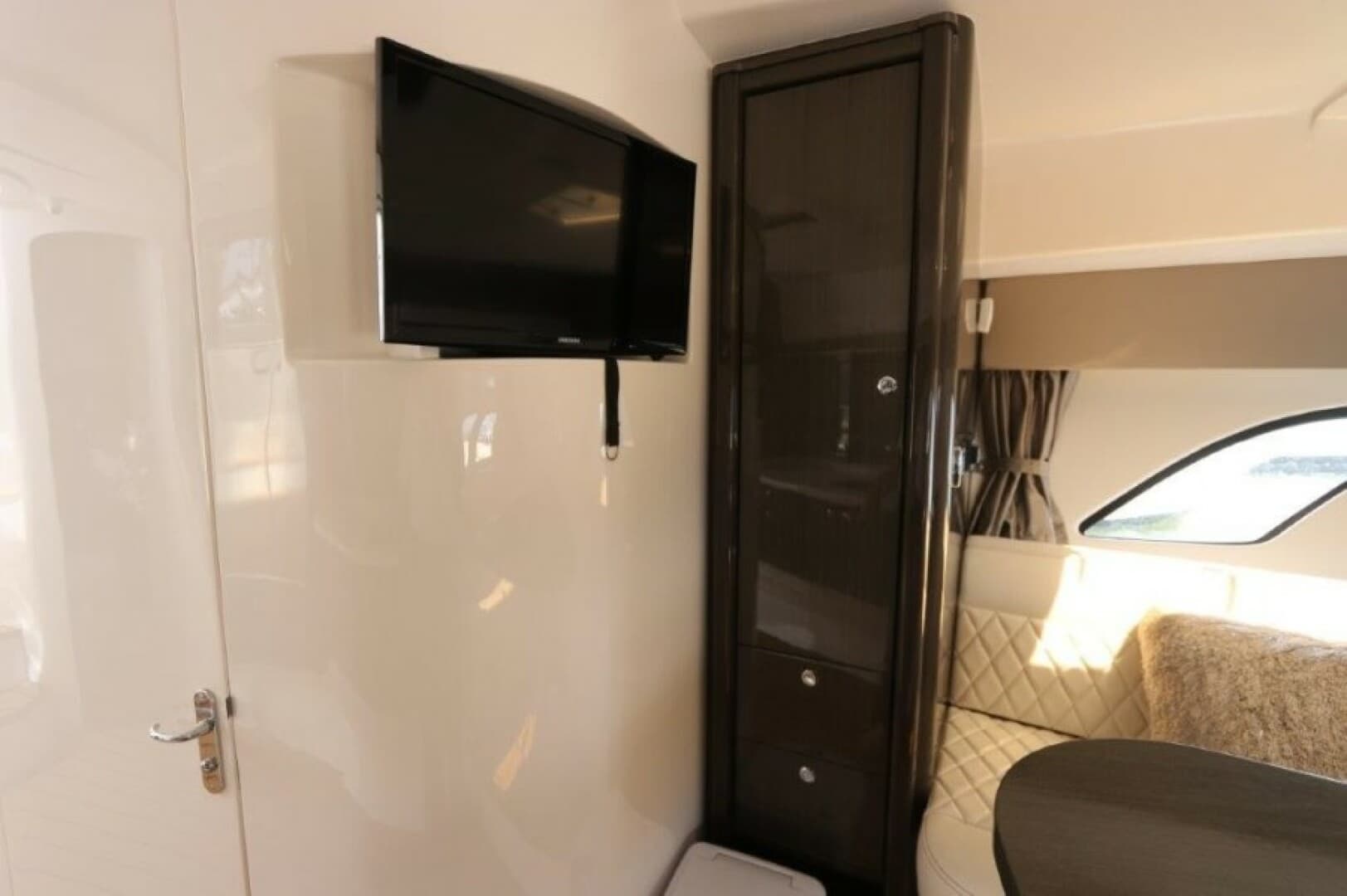 2019 Intrepid 475 Sport Yacht — photo 40