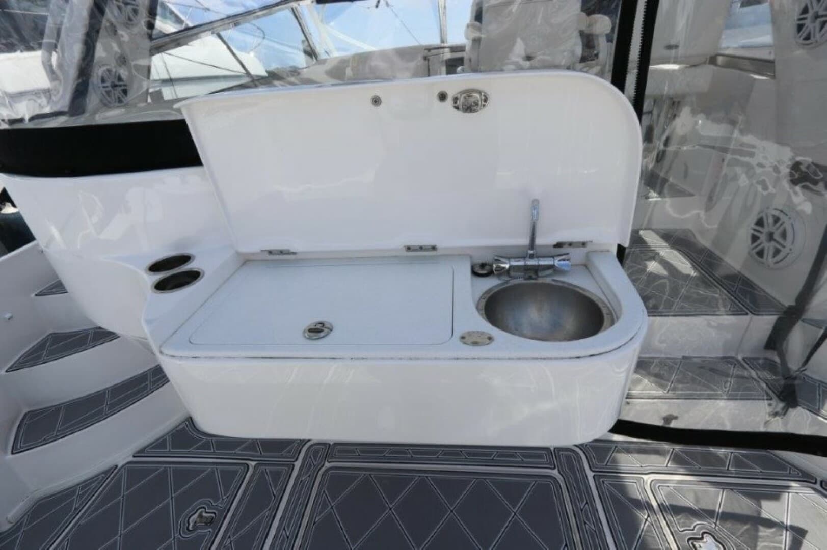 2019 Intrepid 475 Sport Yacht — photo 16