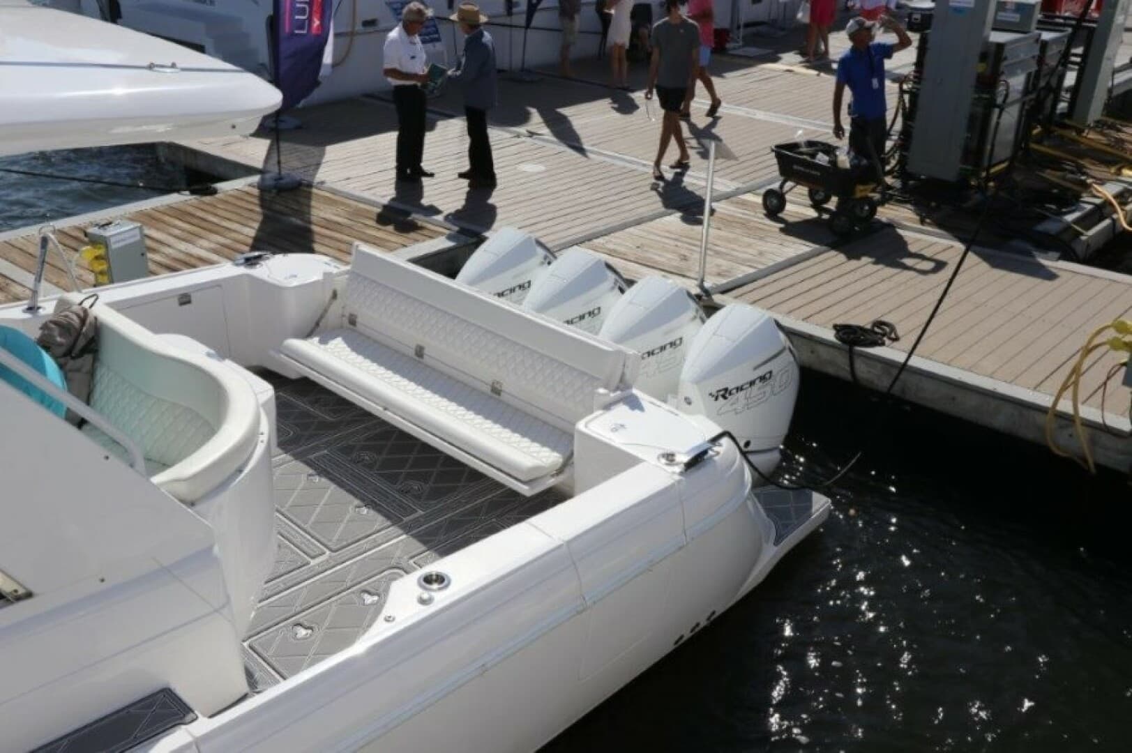 2019 Intrepid 475 Sport Yacht — photo 11