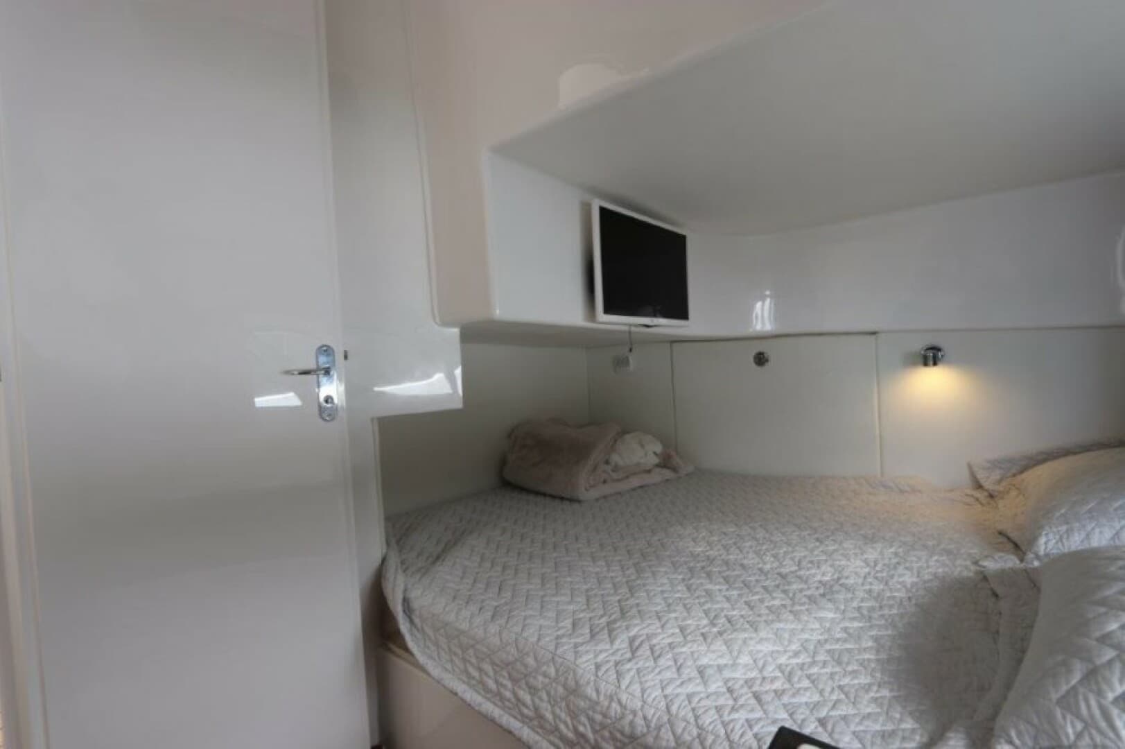 2019 Intrepid 475 Sport Yacht — photo 44