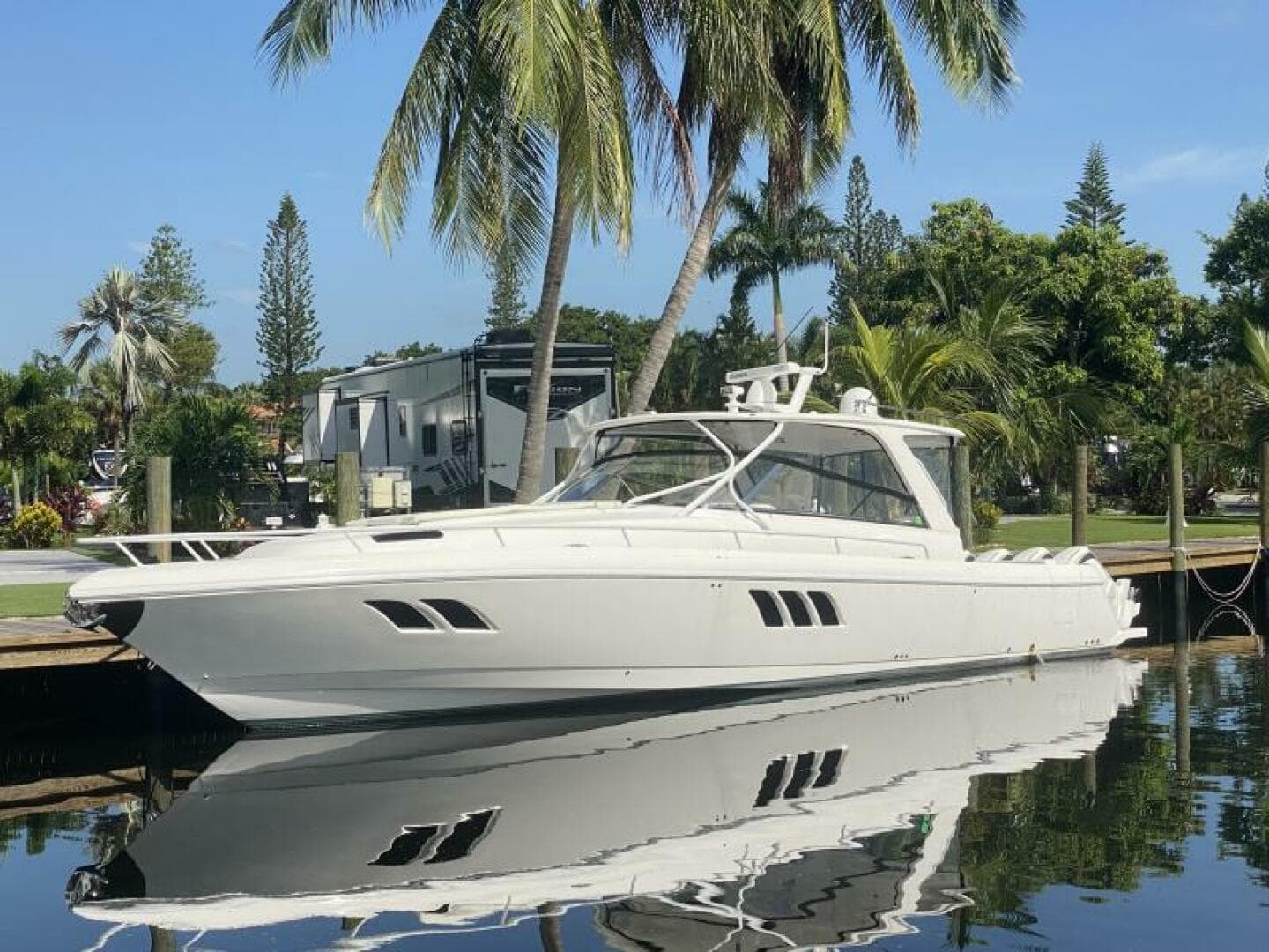 2019 Intrepid 475 Sport Yacht — photo 1