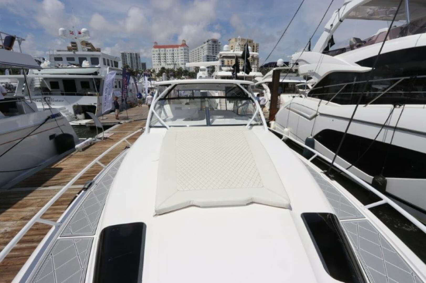 2019 Intrepid 475 Sport Yacht — photo 20