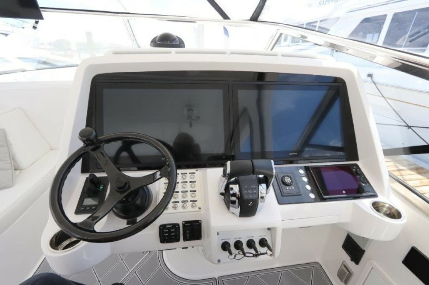 2019 Intrepid 475 Sport Yacht — photo 30