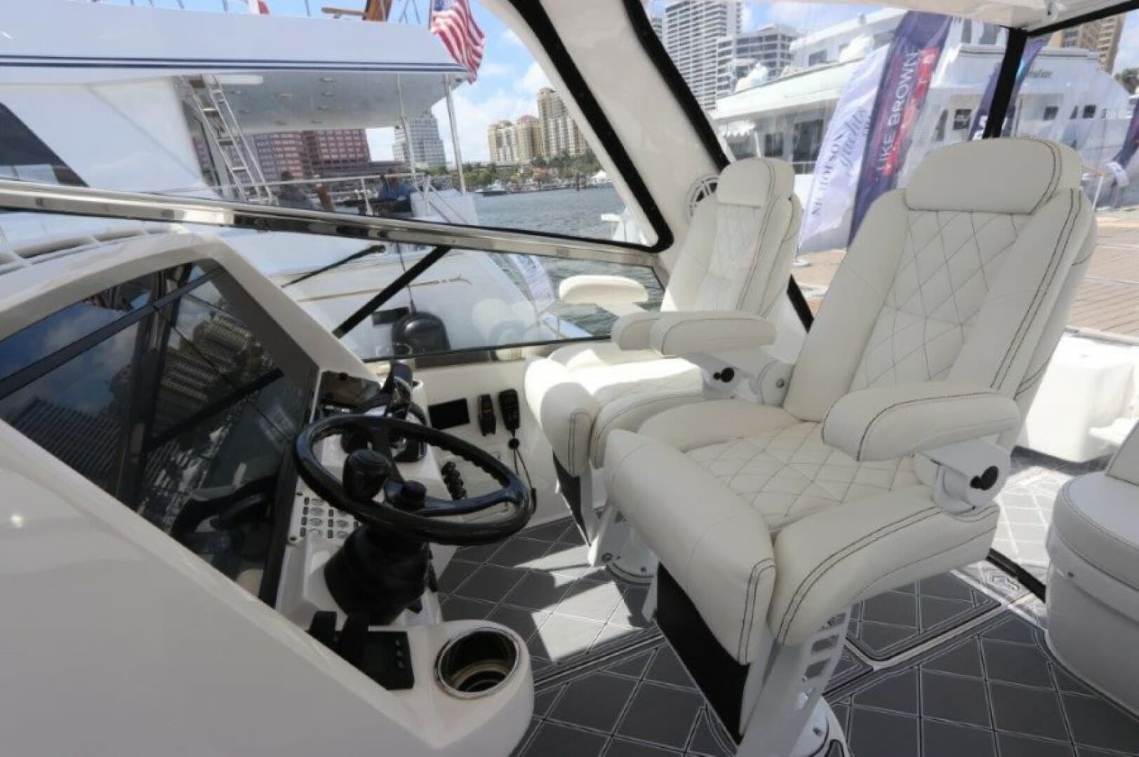 2019 Intrepid 475 Sport Yacht — photo 28
