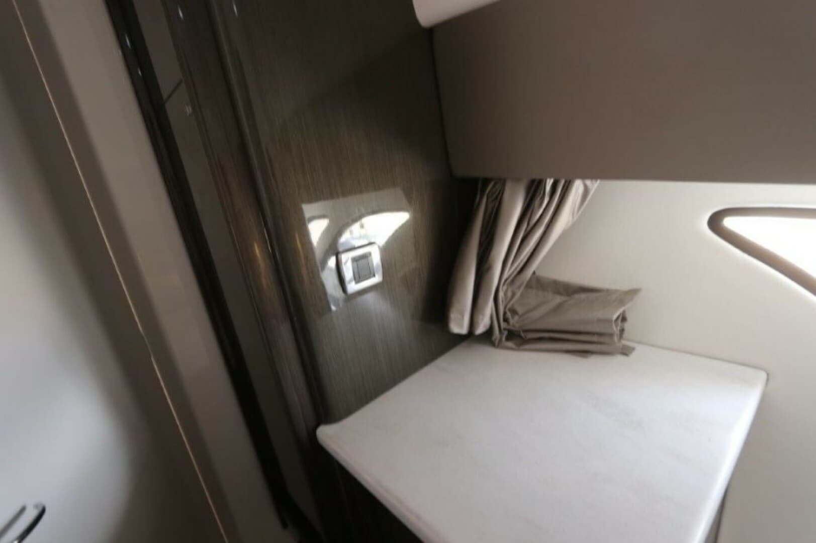 2019 Intrepid 475 Sport Yacht — photo 46