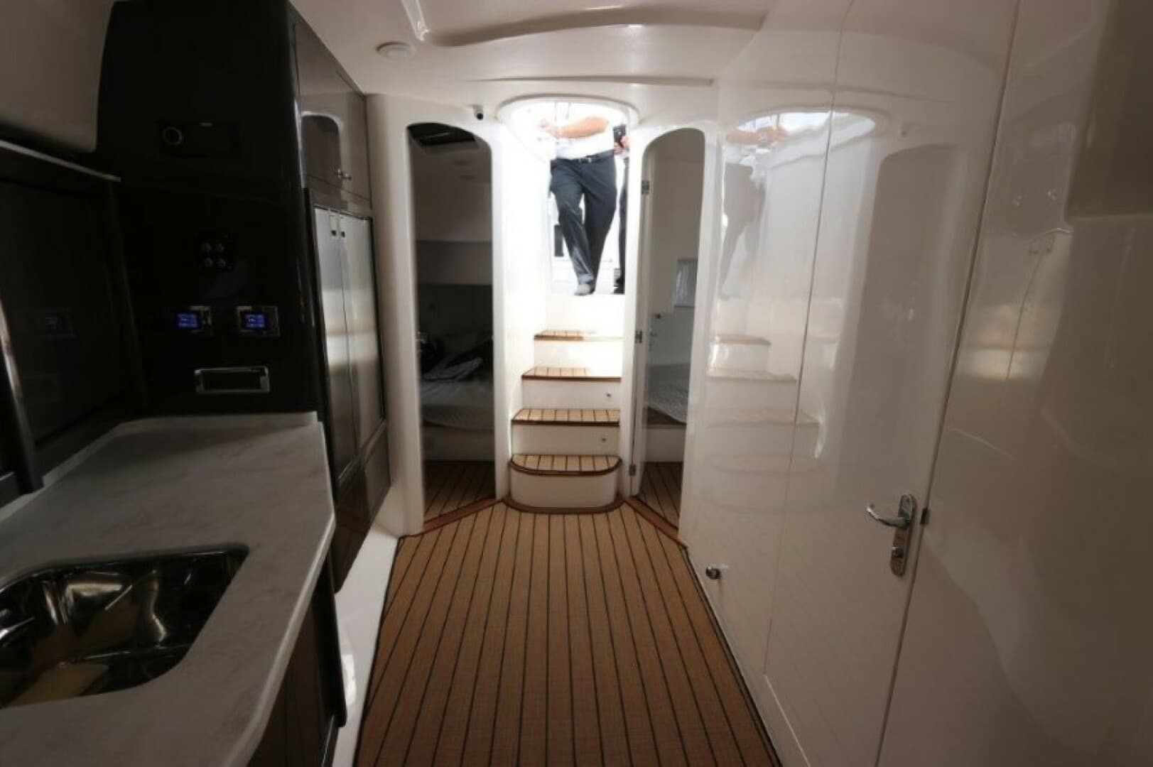 2019 Intrepid 475 Sport Yacht — photo 34